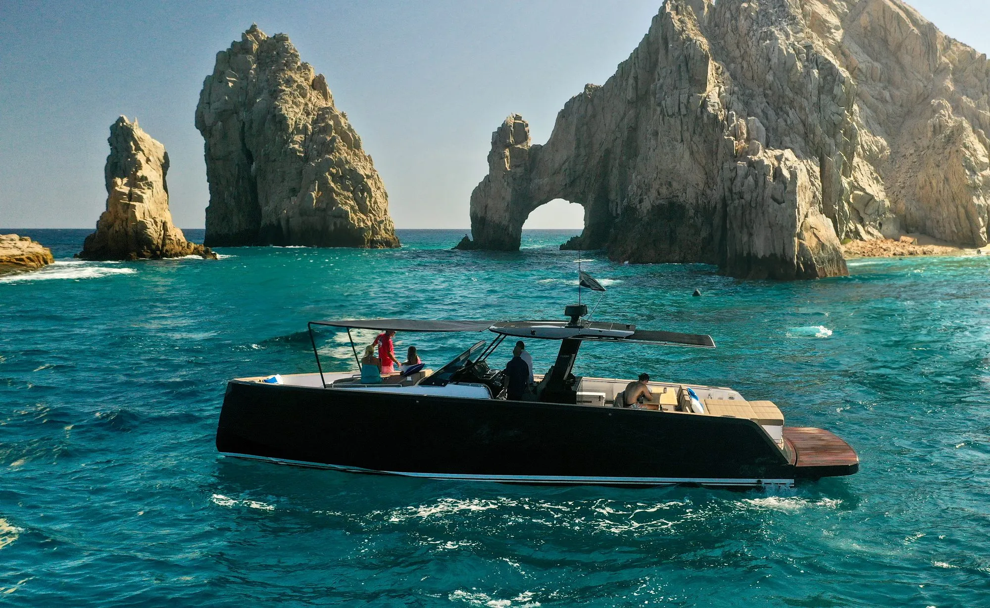 Bésame cruising past the Arch of Cabo San Lucas