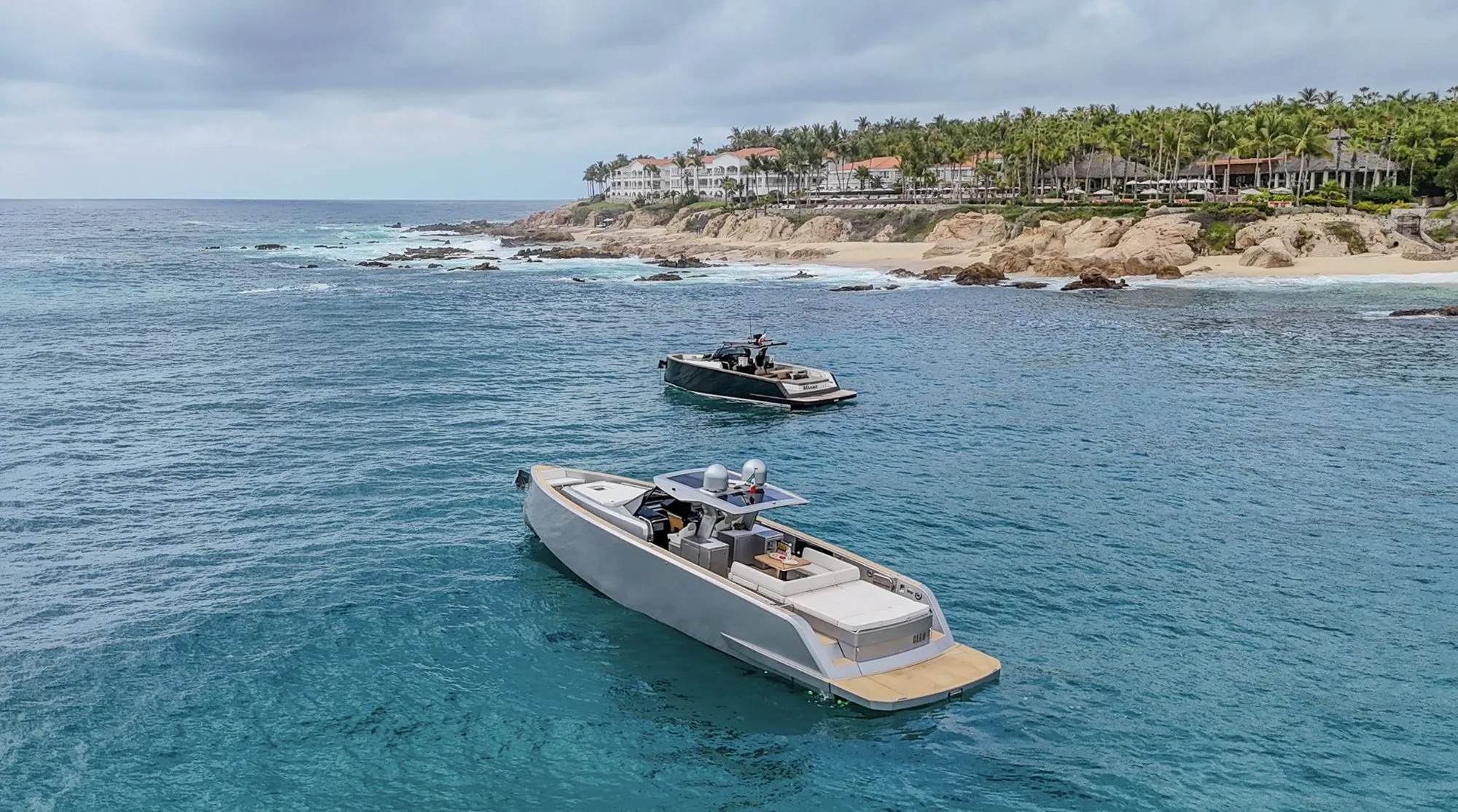 CIAO and Bésame anchored off the Palmilla coastline