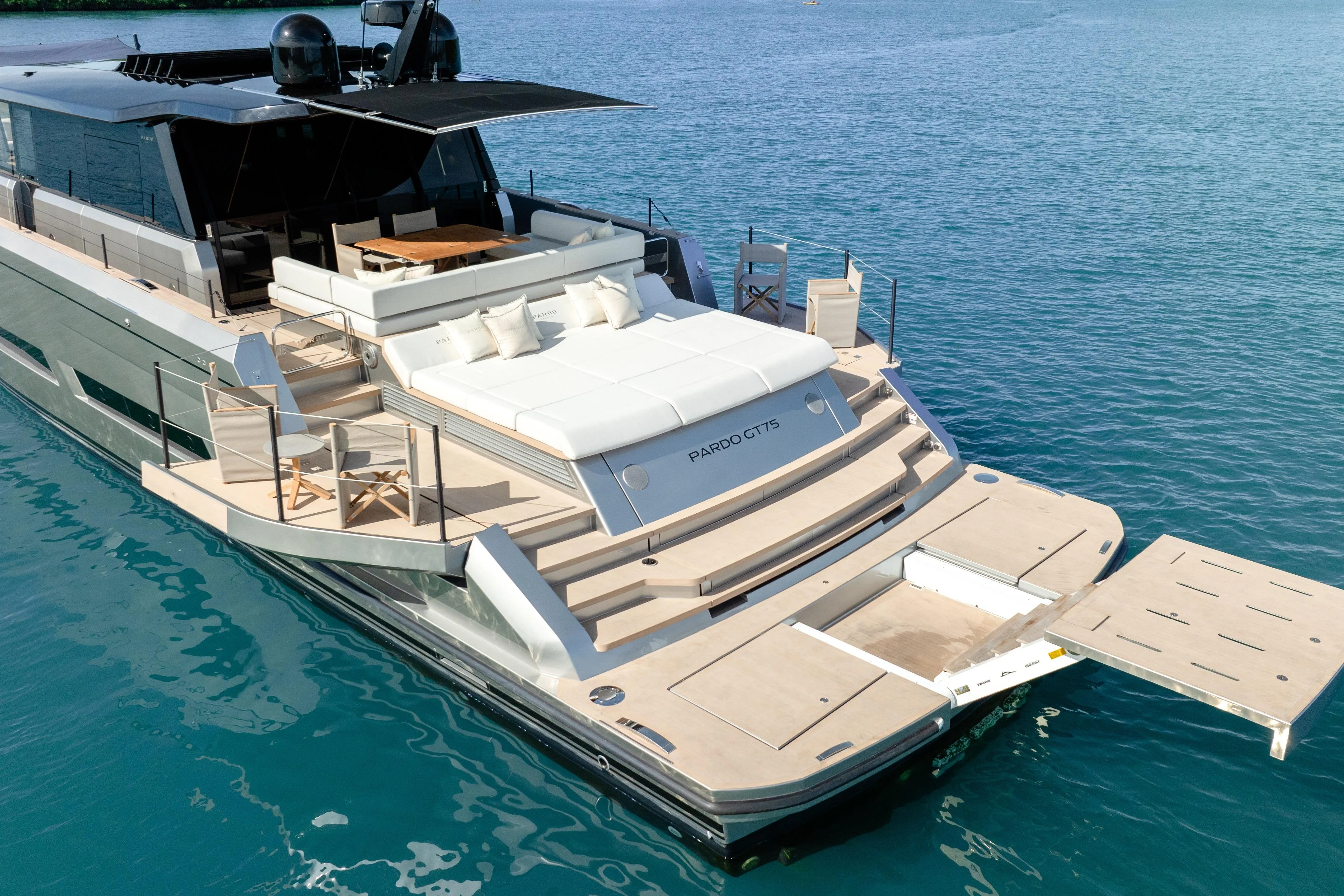 Pardo GT75 aft view with both beach club platforms unfolded