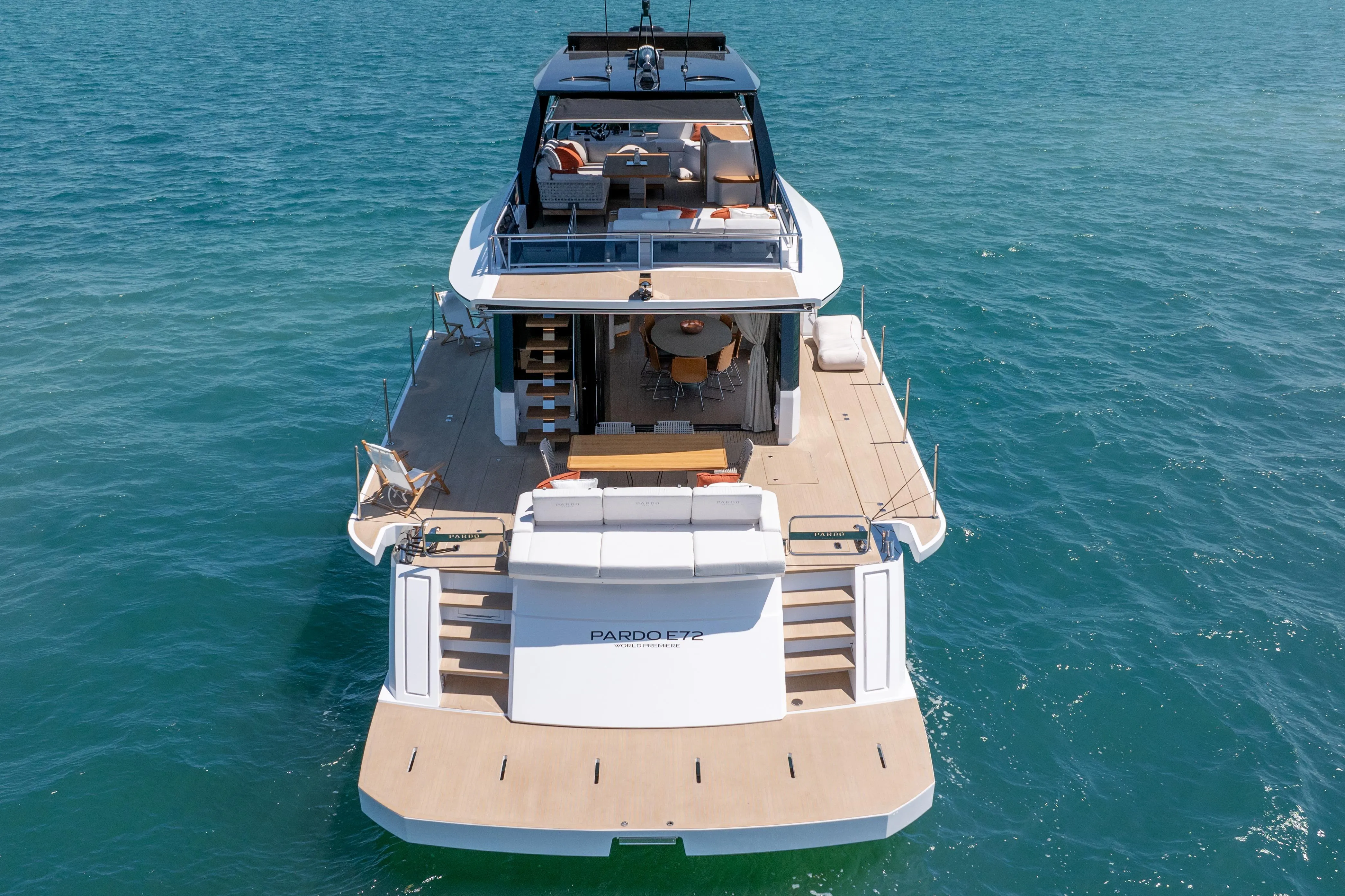 Pardo E72 stern view with flybridge