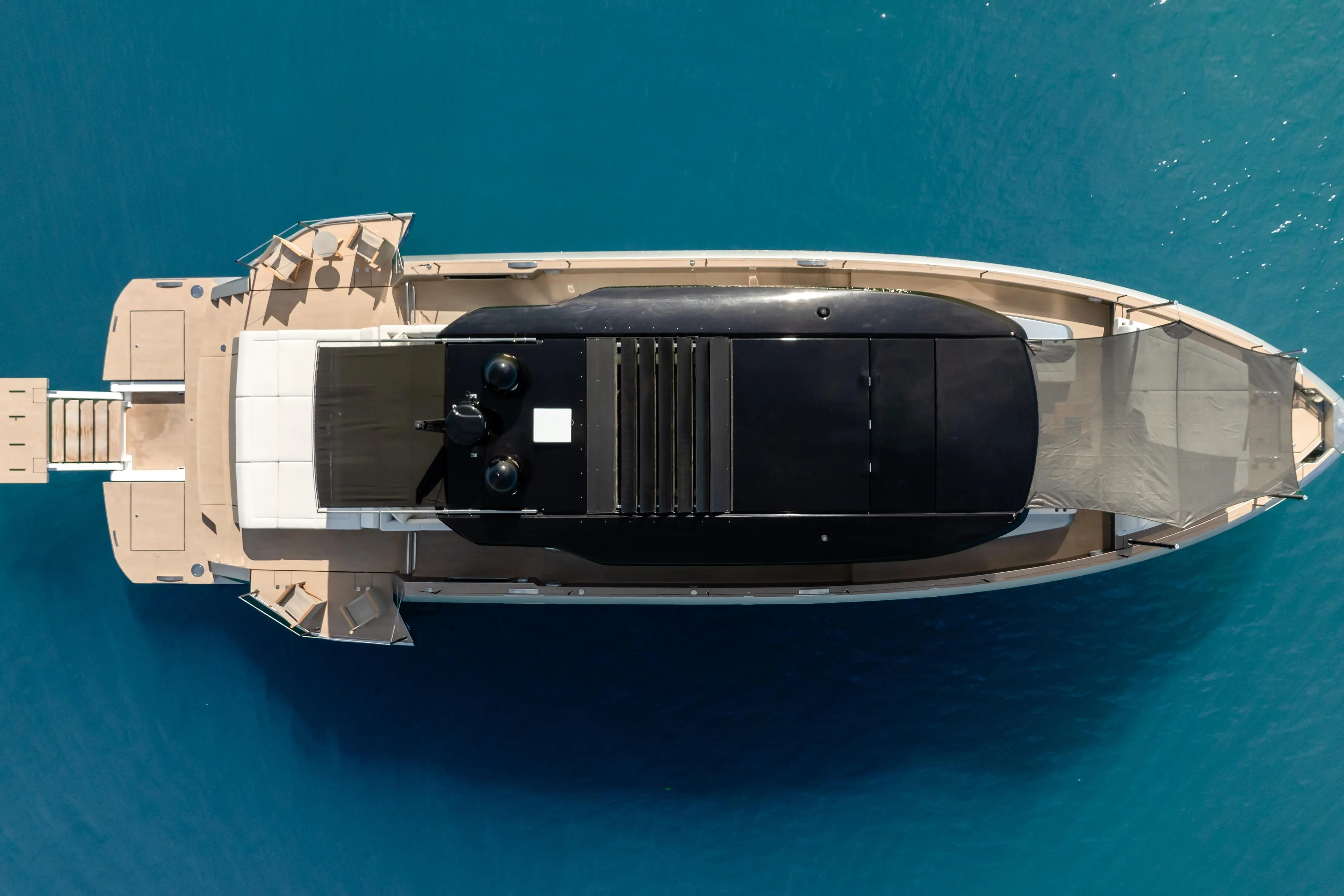 Aerial top down view of the Pardo GT75 full deck plan