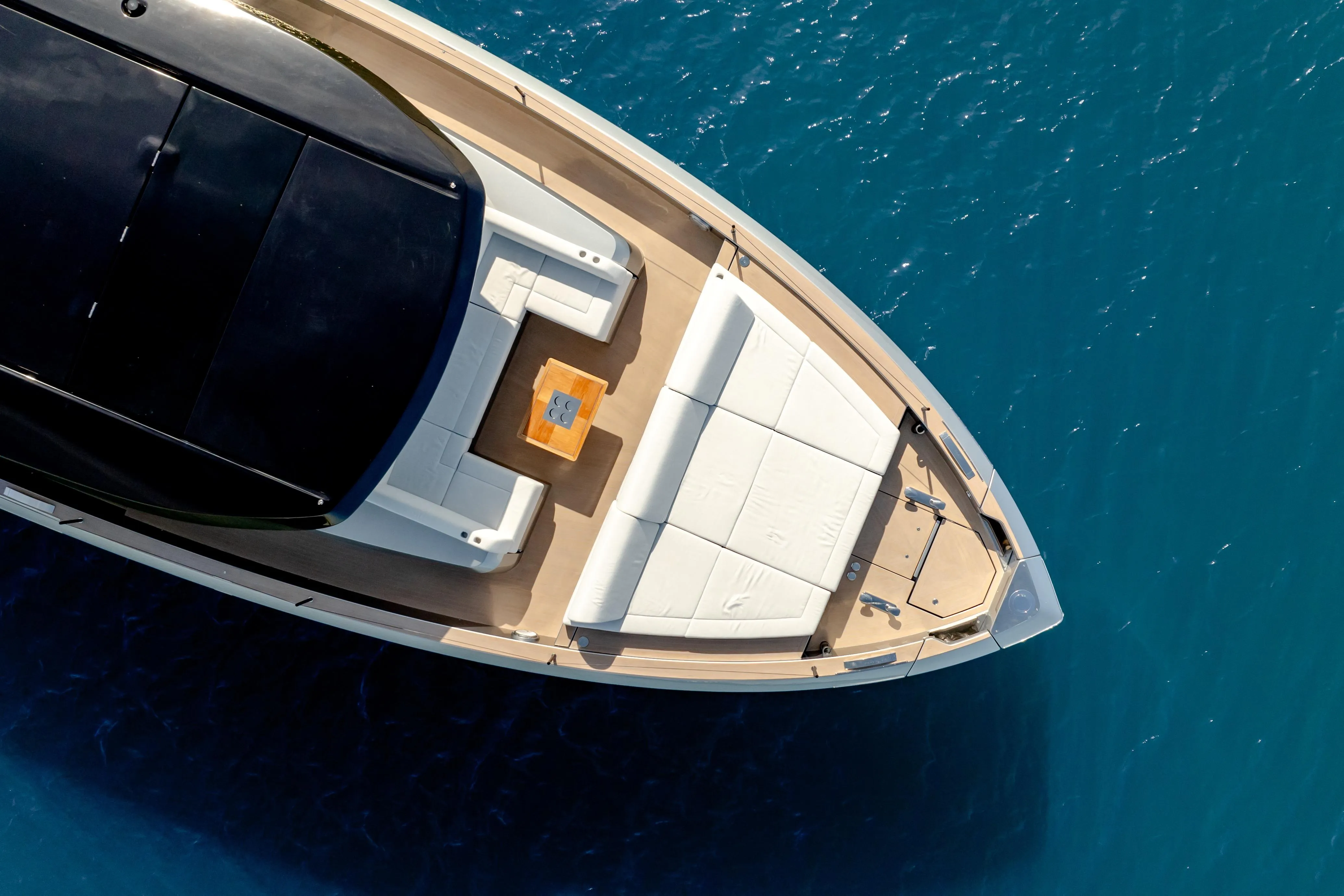 Aerial view over the Pardo GT75 foredeck