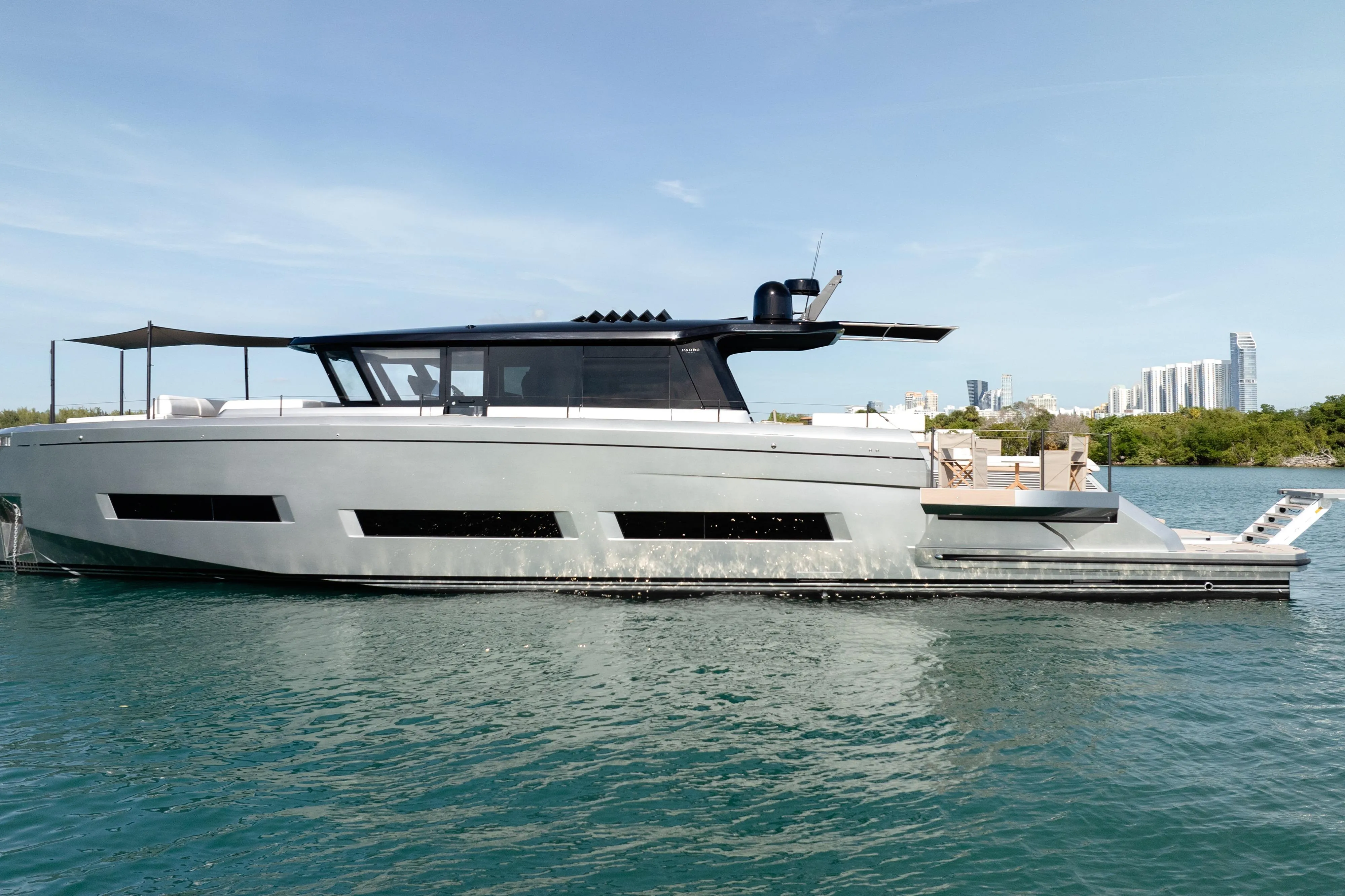 Pardo GT75 side profile at anchor