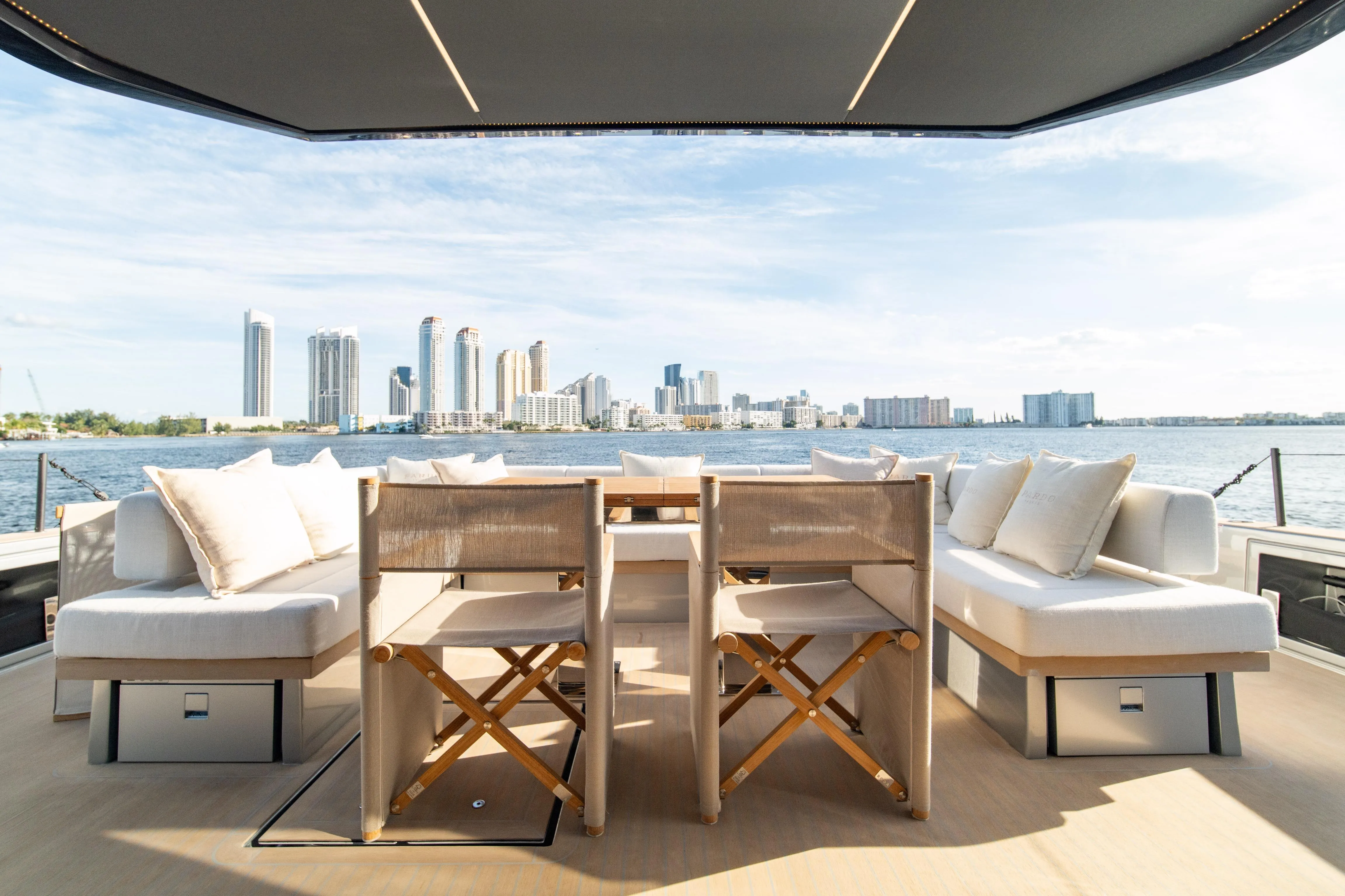 Aft deck lounge and dining area of the Pardo GT75